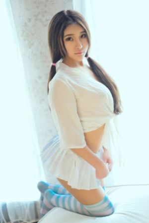含着她两个硕大的乳峰视频_超清全集免费播放